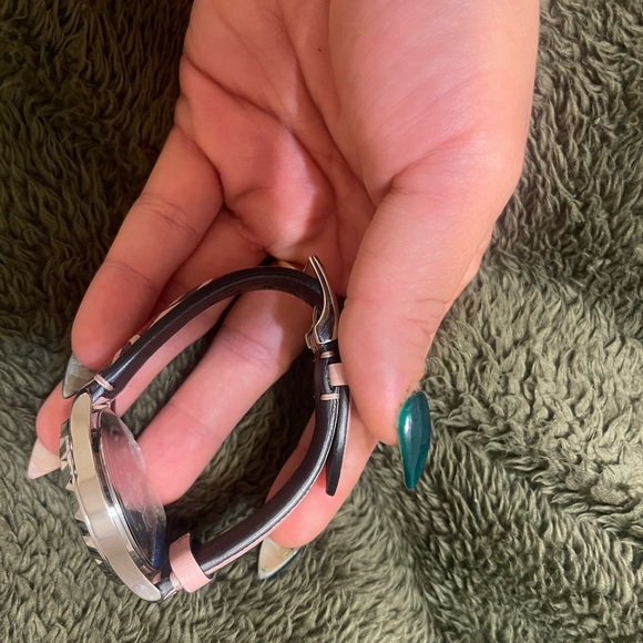 WOMENS Gucci Watch. Brand new. Never worn. Comes with box. - Picture 5 of 8